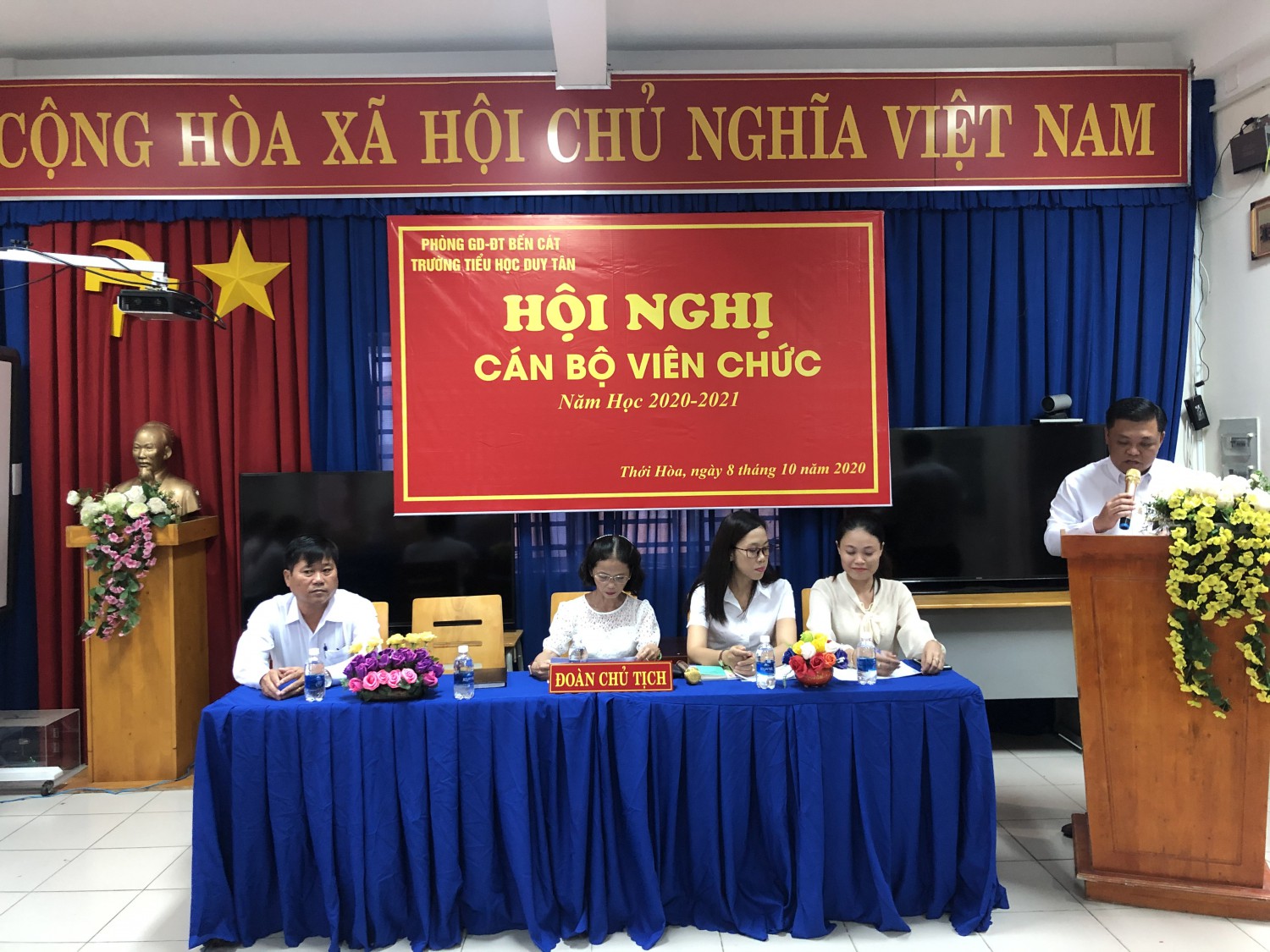 HỘI NGHỊ CÁN BỘ - VIÊN CHỨC NĂM HỌC 2020 - 2021