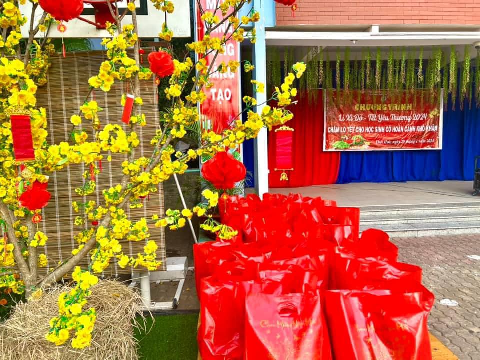 Trường TH Duy Tân tổ chức “Tết sum vầy - Xuân yêu thương” 2024.